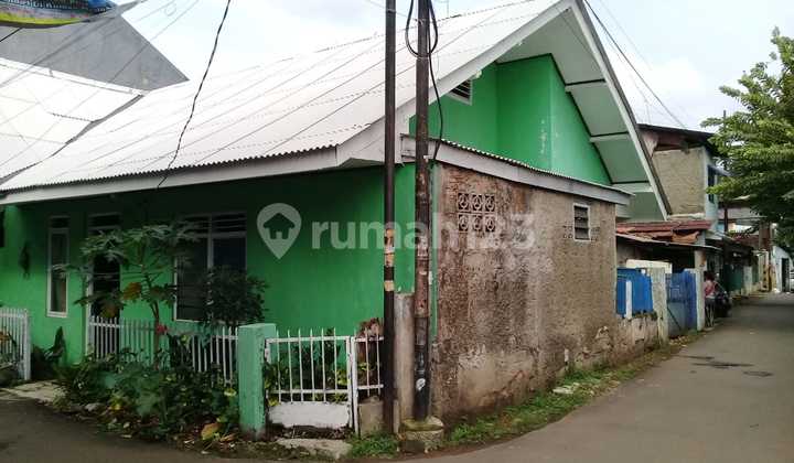 Price Reduced!! House for Sale in a Strategic Location in Utan Kayu, East Jakarta