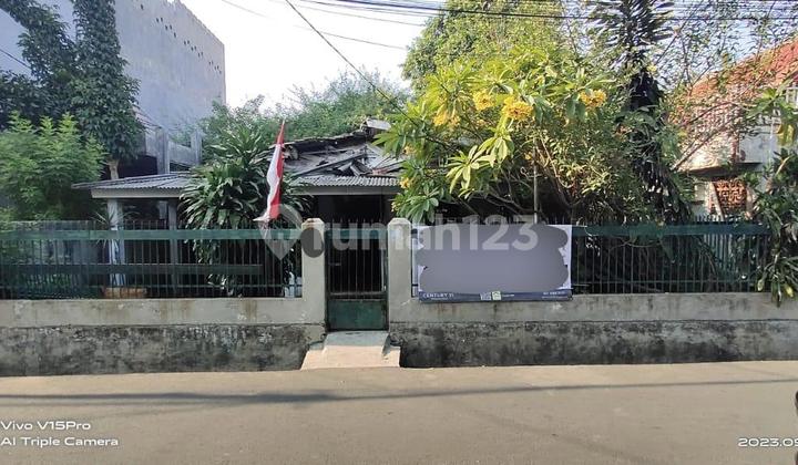Dijual Rumah Pinggir Jalan di Utan Kayu Jakarta Timur