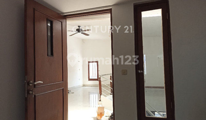 Rumah Bagus 4 Kamar Tidur Dekat Jalan Pondasi Kayu Putih 2