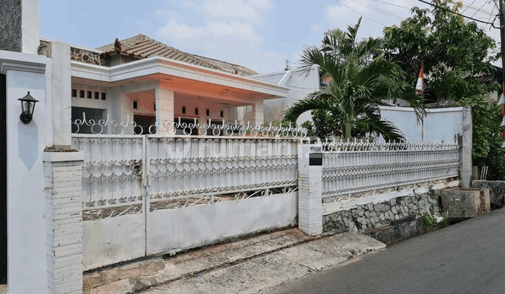 Strategic House in Utan Kayu, East Jakarta