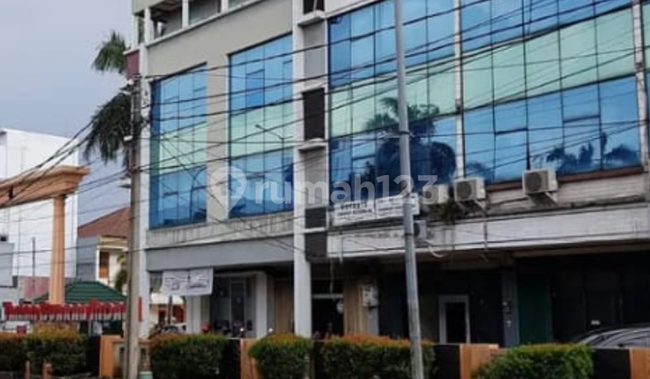 Ruko 3.5Lantai dengan Letak Terstrategis di Jakarta Timur