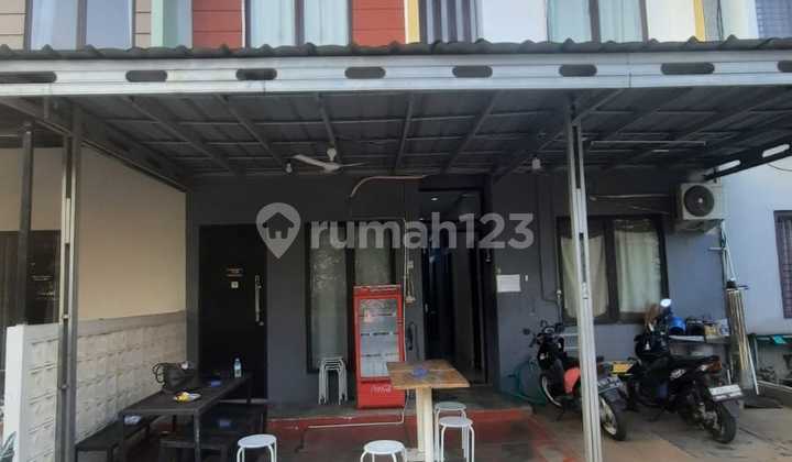 Rukost Columbus (REDOORZ) berada di Lokasi yang Ramai Dan Strategis Di Tengah Kota Karawang