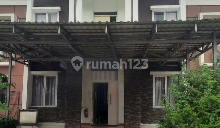 Exclusive Boarding House in a Strategic Location at Beverly Hills Jababeka 2