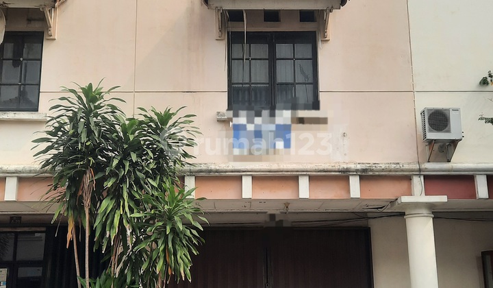 Ruko Roxy at a Strategic Location on MH Thamrin Street, Lippo Cikarang, Close to Various Public Facilities.