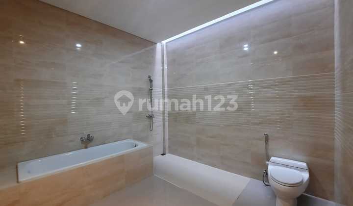 Rumah Mewah di Botanic, Taman Golf Jababeka Cikarang