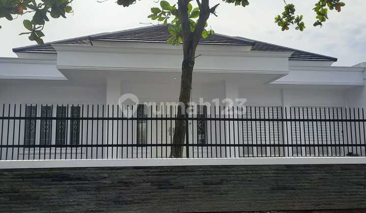 Rumah Mewah di Botanic, Taman Golf Jababeka Cikarang