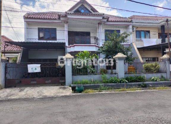 RUMAH BESAR DI KAWASAN PERUMAHAN ELITE IMAM BONJOL 1