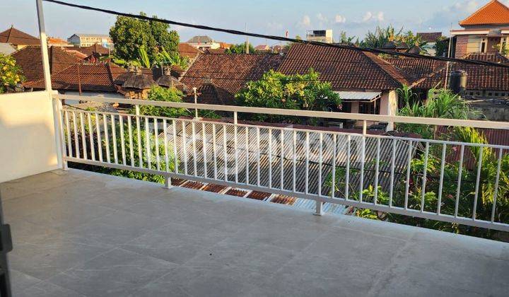 RUMAH MODERN AREA PERUMAHAN DI SESETAN 2