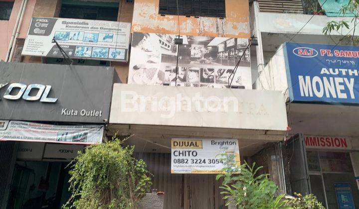 SHOP IN THE ELITE BYPASS SHOPPING AREA OF NGURAH RAI 1