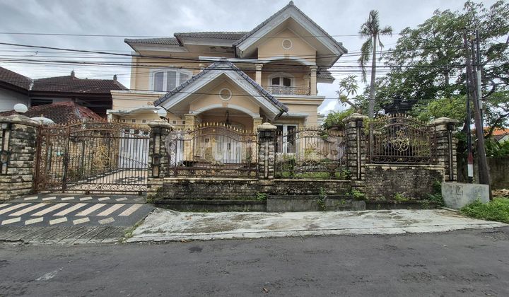 Rumah Old Money Bebas Banjir di Kawasan Renon