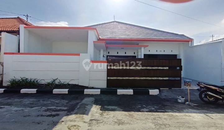 Rumah Shm Unfurnished Di Areal Perumahan  1