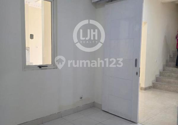 Dijual Cepat Rumah Renovasi Siap Huni di Cluster Darwin Gading Serpong – 4 Kamar Tidur, SHM 2
