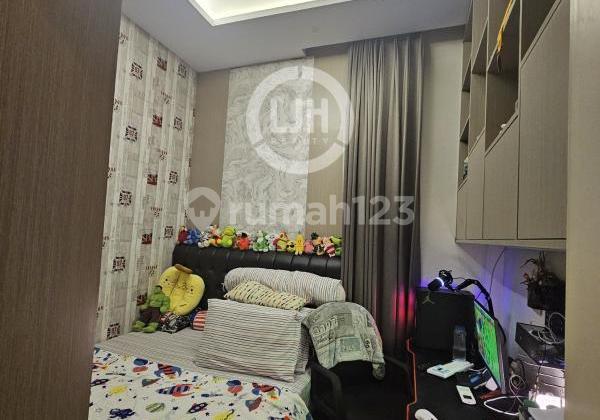 For Sale Ready-to-Occupy House in Flamingo Cluster, The Springs Gading Serpong – 2.5 Floors, Semi-Furnished, SHM 2