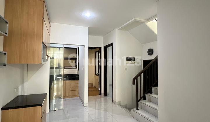 Dijual Cepat Rumah Bagus Semi Furnished Cluster Allura Lavon Swan City 2