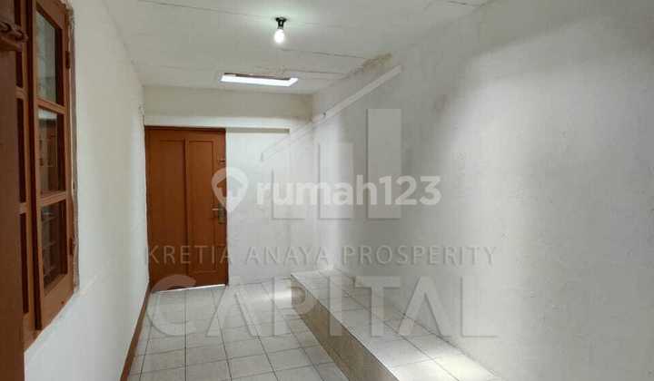 Old House Ready to Live In with a Comfortable Environment in Sayap Pajajaran, Bandung 2