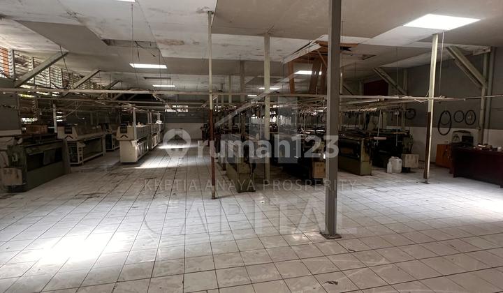 Warehouse with a Bustling Environment Suitable for Any Business on Terusan Pasirkoja Main Road
