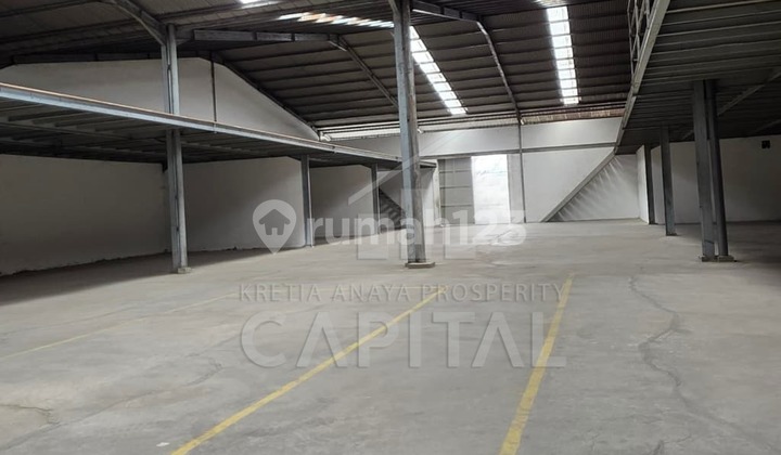 Gudang Konstruksi Baja Siap Pakai Bersih di Soekarno Hatta Mainroad dengan Akses Kontainer Gudang Konstruksi Baja Siap Pakai Bersih di Soekarno Hatta Mainroad dengan Akses Kontainer