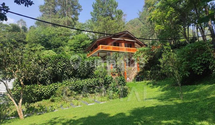 Villa dengan Halaman Luas dan View Cantik Bikin Suasana Menjadi Asri Nyaman di Lembang Bandung Barat Villa dengan Halaman Luas dan View Cantik Bikin Suasana Menjadi Asri Nyaman di Lembang Bandung Barat