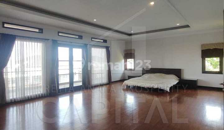 Rumah lingkungan private area Setiabudi dengan halaman luas juga disewakan cocok untuk expats 2