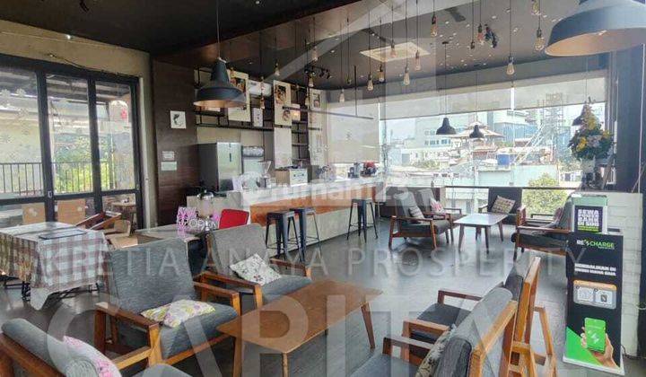 Gedung 4 Lantai dengan evalator dan Parkir Luas di Jalan Cihampelas Bandung 1