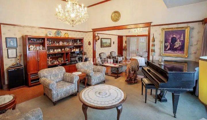 Di sewakan rumah classical di dipatiukur dago  bandung  2