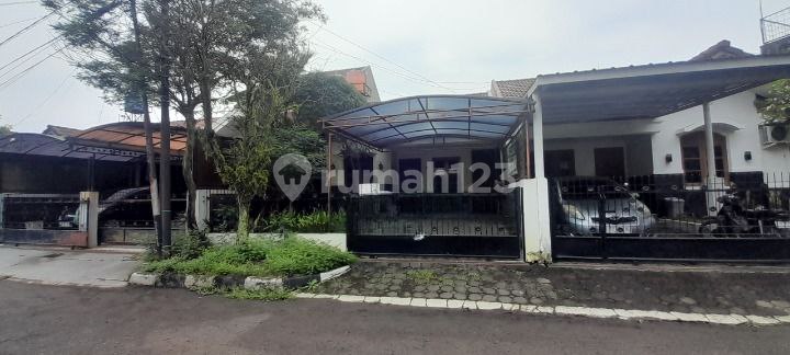 A charming, ready-to-live house in the serene Tanjungsari Asri Antapan complex. 2
