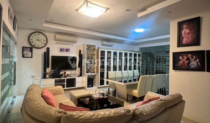 Luxury House with Swimming Pool Metro Margahayu. Fully furnished. 2