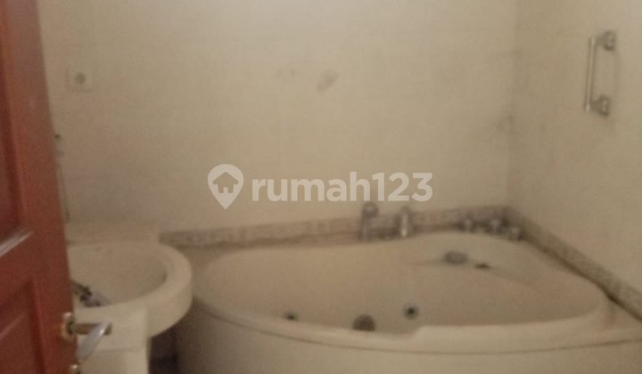 For Sale House in Istana Regensi 2 Complex Pasteur Bandung. 2