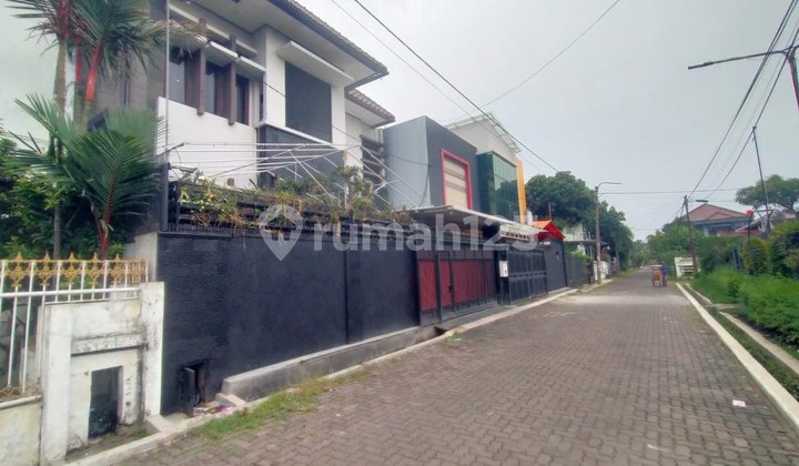 Luxury House with Swimming Pool Metro Margahayu. Fully furnished. Luxury House with Swimming Pool Metro Margahayu. Fully furnished.