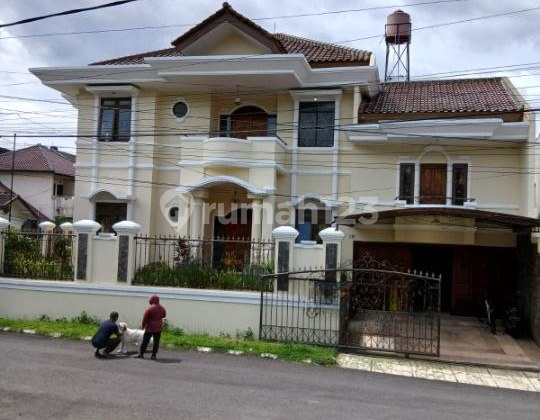 For Sale House in Istana Regensi 2 Complex Pasteur Bandung. 1