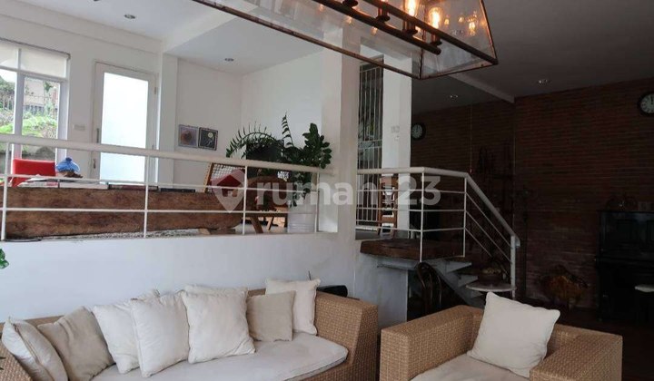 Residential house in the dago teahouse complex