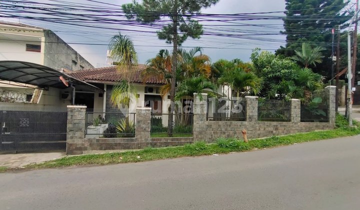 Rumah mewah area strategis pasteur bandung utara. semi furnish