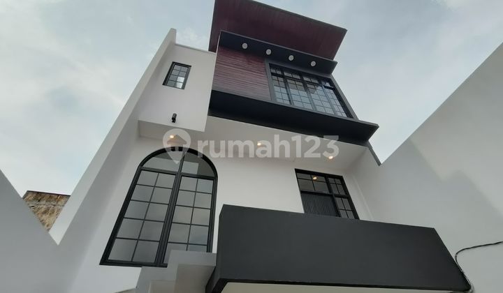 Modern New House Attached to Tebet, Ready to Occupy, Freehold Title Modern New House Attached to Tebet, Ready to Occupy, Freehold Title
