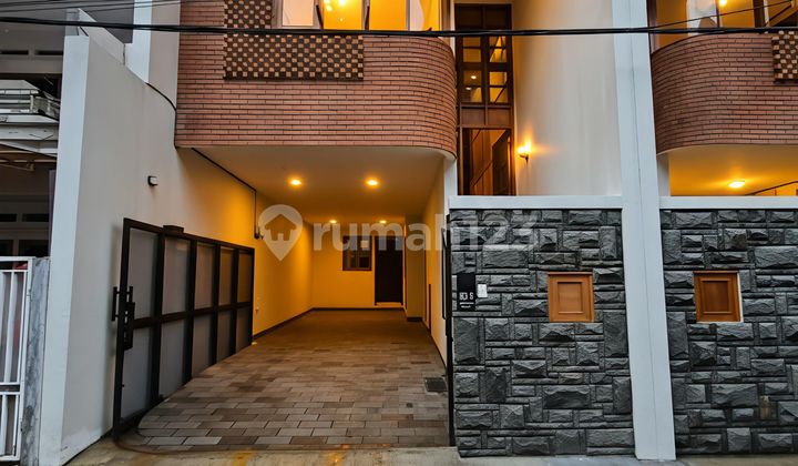 New Modern Tropical Natural Design House in Cipinang Rawamangun, East Jakarta
