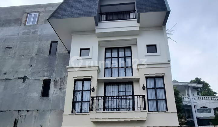 Rumah Cluster 3,5 Lantai Strategis Di Mampang Prapatan Jakarta Selatan