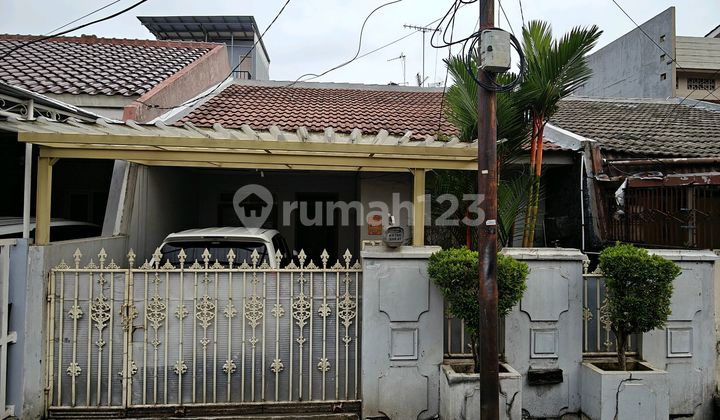 House in a Flood-Free Complex in Pondok Bambu, Duren Sawit with SHM