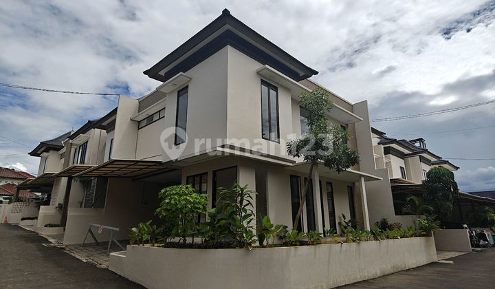 Rumah Baru Siap Huni 2 Lantai Eksklusif Mewah Cipayung Jakarta Timur