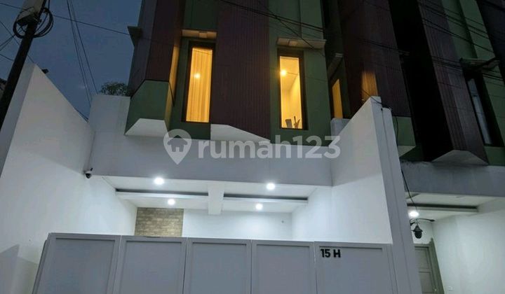 Rumah 3 Lantai High Quality di Utan Kayu Matraman Jakarta Timur Rumah 3 Lantai High Quality di Utan Kayu Matraman Jakarta Timur