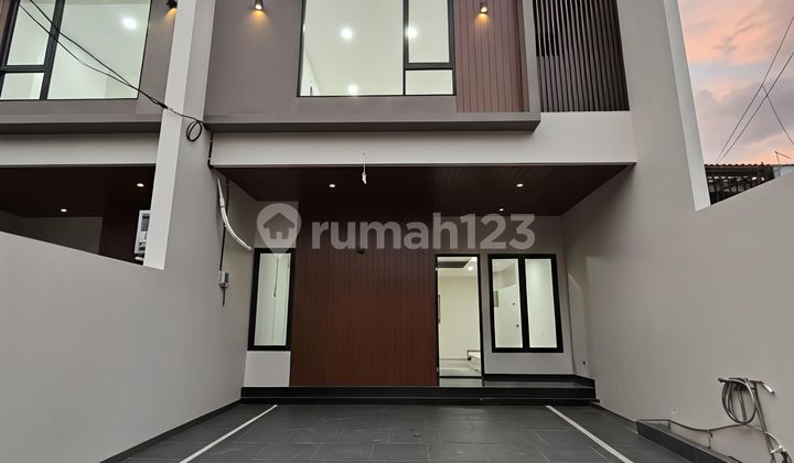 Rumah Modern Strategis Dalam Komplek One Gate Rawamangun Jakarta Timur