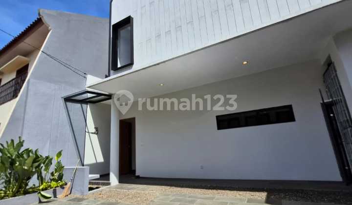Rumah Bagus Desain Modern Siap Huni Dalam Komplek di Duren Sawit