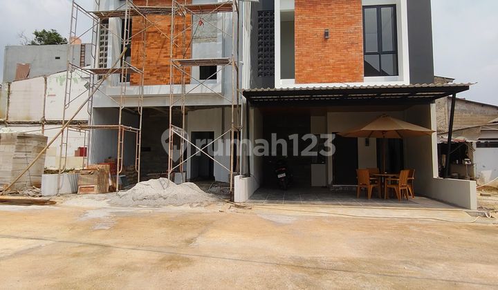Rumah Baru 2,5 Lantai Siap Huni dalam Cluster di Cibubur Ciracas  2
