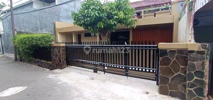 Rumah Murah Bagus Siap Huni 1,5 Lantai Starategis di Utan Kayu  1