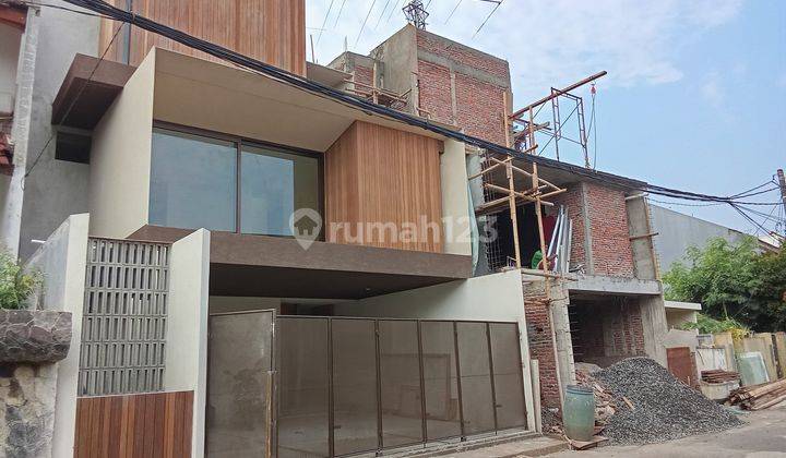 Rumah Mewah Modern Tropis Kokoh 3 Lantai Strategis di Cinere  2