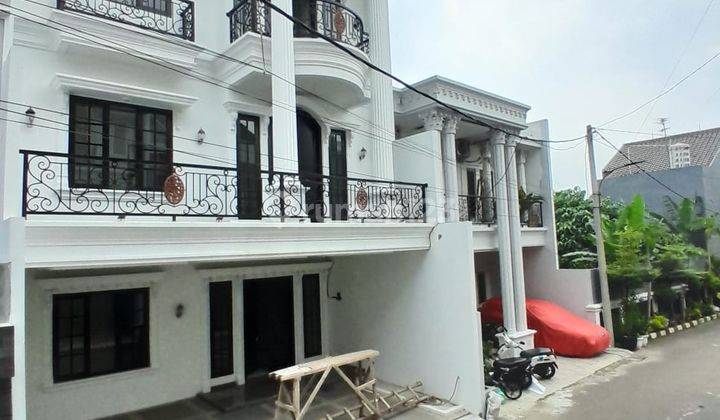 Dijual Rumah Mewah 3 Lantai di Kebagusan Jakarta Selatan  1