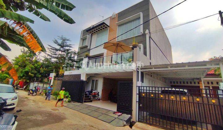 Dijual Rumah Mewah Ada Kolam Renang di Pondok Klapa Jakarta Timur 2