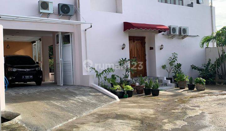 Dijual Rumah Mewah Semi Vila Private Pool di Pondok Bambu 2