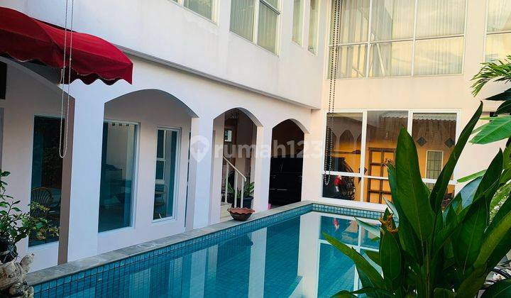 Dijual Rumah Mewah Semi Vila Private Pool di Pondok Bambu 1