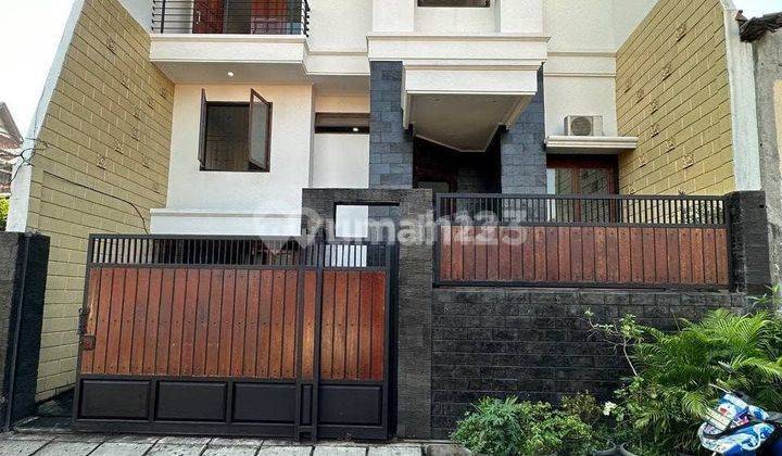 Rumah Mewah siap huni 3 lantai dekat RS Prsahabatan di Rawamangun