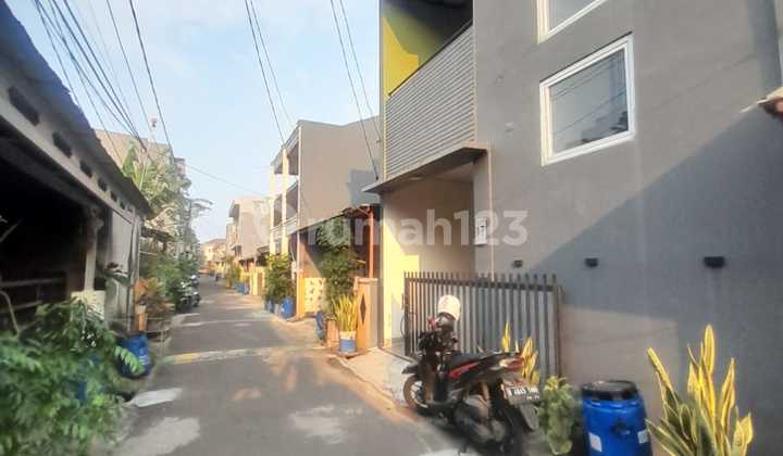 Second-Hand House Ready to Occupy in Ujung Menteng Cakung Housing Complex 2