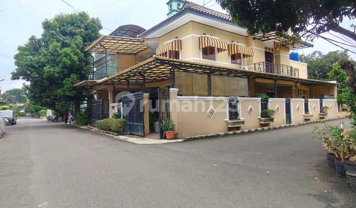 Beautiful Well-Maintained Ready-to-Live House in a Complex in Duren Sawit 2